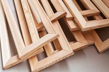 Tablolar için ahşap çerçeveler, yüzeysel alan derinliğine dikkat edin.