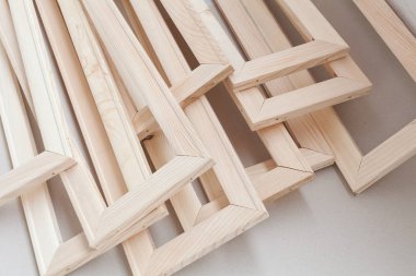 Tablolar için ahşap çerçeveler, yüzeysel alan derinliğine dikkat edin.