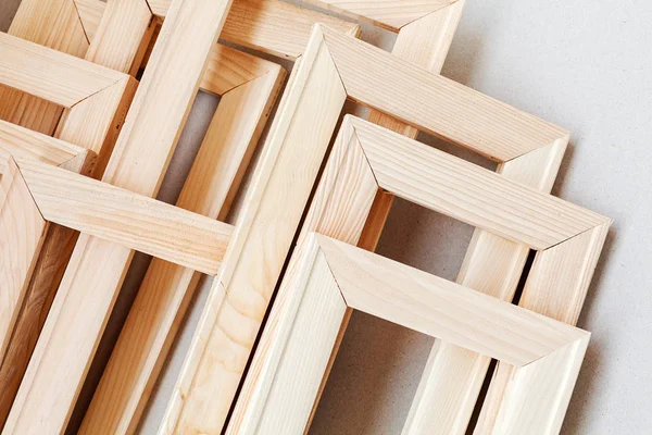 Tablolar için ahşap çerçeveler, yüzeysel alan derinliğine dikkat edin.