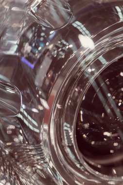 Soyut efektli aracın farlarını yazın, alanın derinliğine dikkat edin