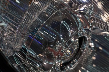 Soyut efektli aracın farlarını yazın, alanın derinliğine dikkat edin