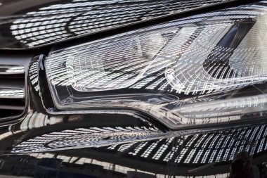 Aracın soyut farları, alan derinliğine dikkat edin