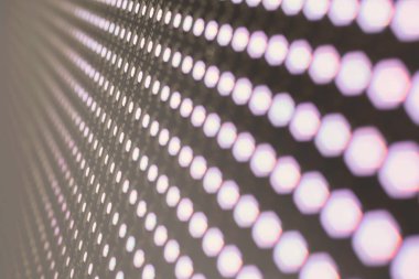 Bulanık arkaplan üzerine soyut pembe ve beyaz ışık