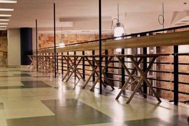 Restoran, not alan sığ derinliği yarısı boş iç