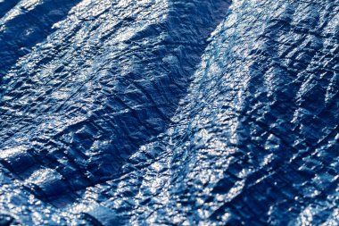 İnşaattaki koruyucu brandalar, yüzeysel alan derinliğine dikkat edin.