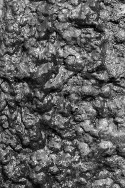 Uzun vadeli suyun etkisi altında kaygan kayalar, yüzeysel alan derinliğine dikkat edin.