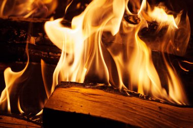 Şöminede ateş, sığ derinlik-in tarla Not