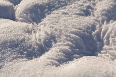 Karların altına park et, alanın derinliğine dikkat et.