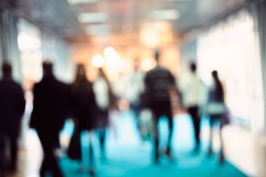 Gölgeler ve arka plan bulanık için alışveriş merkezinde siluetleri