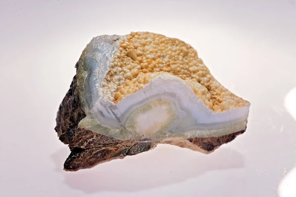 Pierre Minérale Agate Sur Fond Blanc — Photo