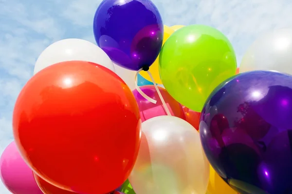 Gebonden Ballonnen Van Verschillende Kleuren — Stockfoto