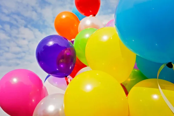 不同颜色的捆扎气球 — 图库照片