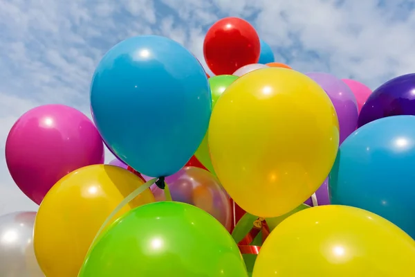 Gebonden Ballonnen Van Verschillende Kleuren — Stockfoto