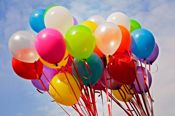 Gebonden Ballonnen Van Verschillende Kleuren — Stockfoto