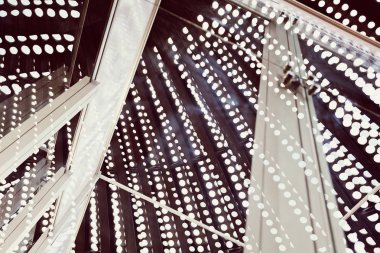 Cam pencerelerden geçen soyut ışık, alanın yüzeysel derinliğine dikkat edin