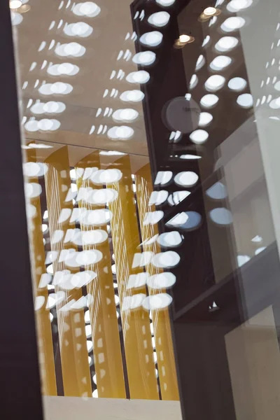 İçeriye doğru soyut ışık, alanın yüzeysel derinliğine dikkat edin