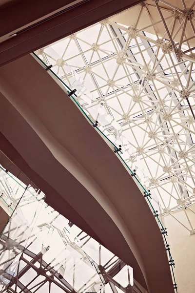 Tectos Interiores Brilhantes Com Uma Moldura Metal Vidro — Fotografia de Stock