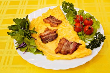 Omlet pastırma ve sebze ile