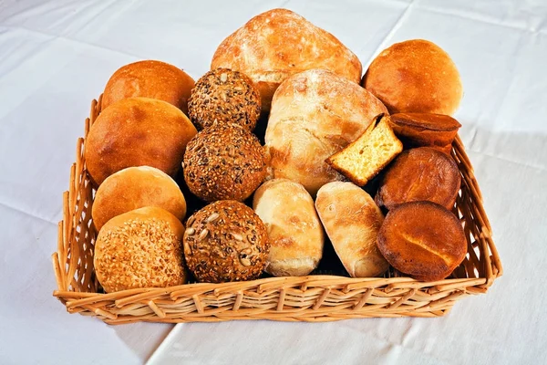 Vari Tipi Pane Fatto Vari Tipi Farina Cesto Vimini — Foto Stock