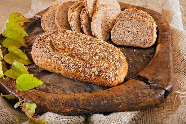 Brood Met Zaden Houten Plaat — Stockfoto