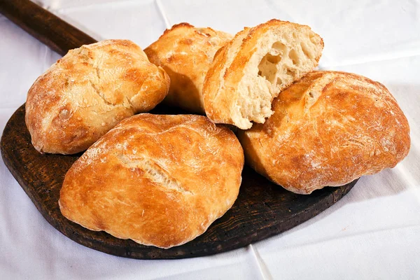 Çeşitli Unlardan Yapılmış Çeşitli Ekmekler — Stok fotoğraf