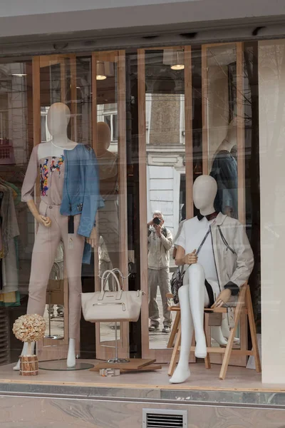 Mannequins Store Window — Stock Photo, Image