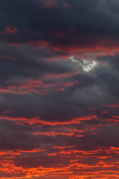 Червоне Небо Перед Грозою Невелика Глибина Різкості — стокове фото