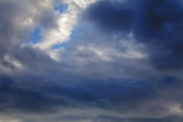 Nubes Antes Tormenta Cielo Azul Nota Poca Profundidad Campo — Foto de Stock