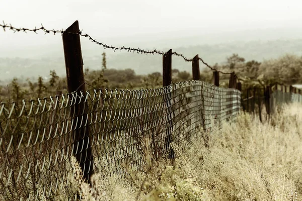 Wire Fence Wooden Pillars Field Note Shallow Depth Field — Stock Photo, Image