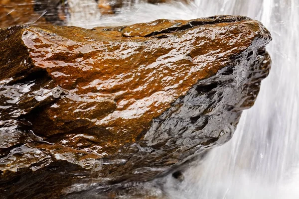 Clear Mountain Running Water Note Shallow Depth Field — 스톡 사진