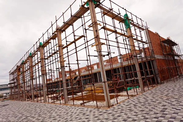 Baustelle Mit Geräten Und Arbeitern — Stockfoto