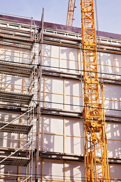 Baustelle Mit Geräten Und Arbeitern — Stockfoto