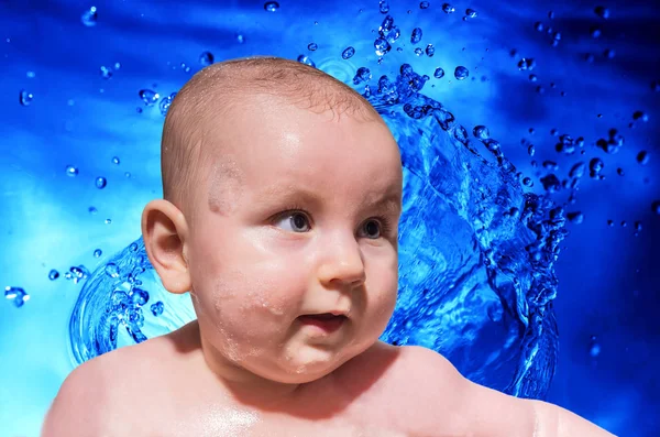 Kis aranyos baba fürdött — Stock Fotó