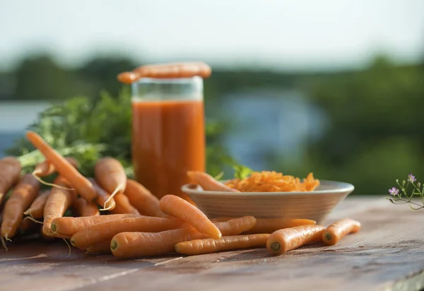 Egészséges táplálkozás sárgarépa, különböző ételek és összetevő. — Stock Fotó