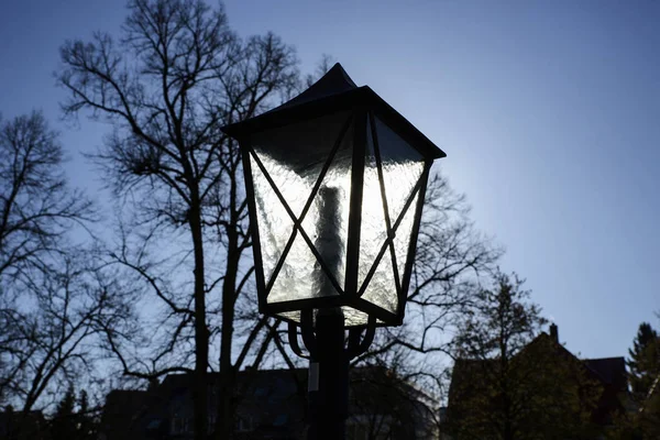 Street old street lamp in the control of sunlight. — Stock Photo, Image