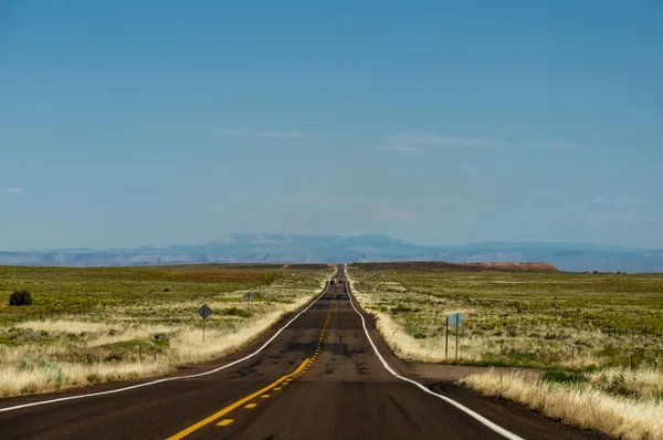 Straight road in Arizona — Stock Photo, Image