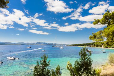 Bol, Island Brac, Hırvatistan - 17 Temmuz 2016: Zlatni rat Plajı