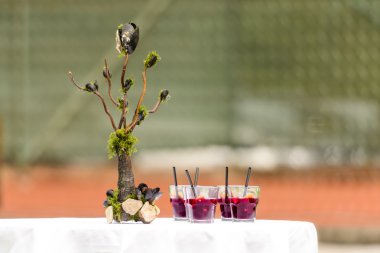 kokteylleri tablo üzerinde