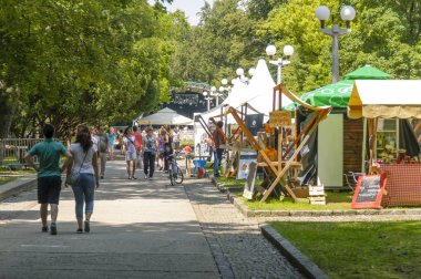 Sanat kampı geleneksel yıllık oruç Festivali kısmında Mestni park Maribor, Slovenya,