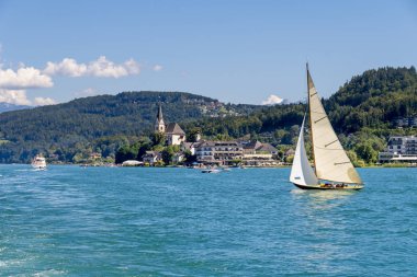 Göl Worthersee Maria Worth adlı üzerinde Vintage ahşap yelkenli