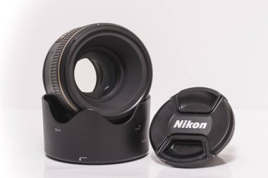 Ljubljana, Slovenya - 22 Eylül 2016: Nikkor Af-S Nikons bir sıradışı tasarım hedefi ve özellikle dikkat ile en yüksek performanslı normal lens bokeh için verilen 58 mm f/1.4 g olduğunu ve son derece çekici üç boyutlu kalite.