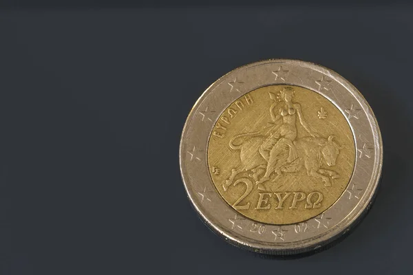 Två, 2 euro mynt från Grekland, vanlig mynta — Stockfoto