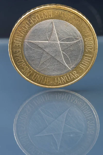 Slovenya tarafından verilen nadir sınırlı sayıda üç 3 Euro coin — Stok fotoğraf