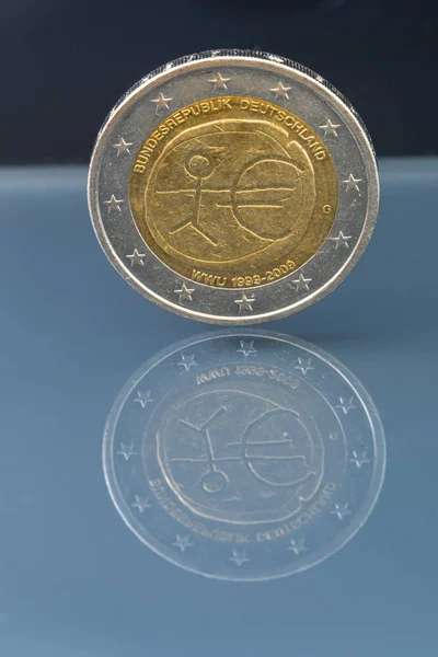 Minnes mynt 2 euro 10-årsdagen av Europeiska ekonomiska — Stockfoto