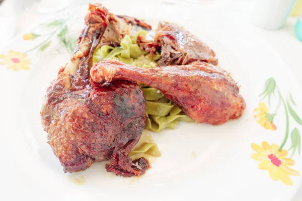 Roasted Duck leg, stewed with honey and ginger with green noodles — Stock Photo, Image