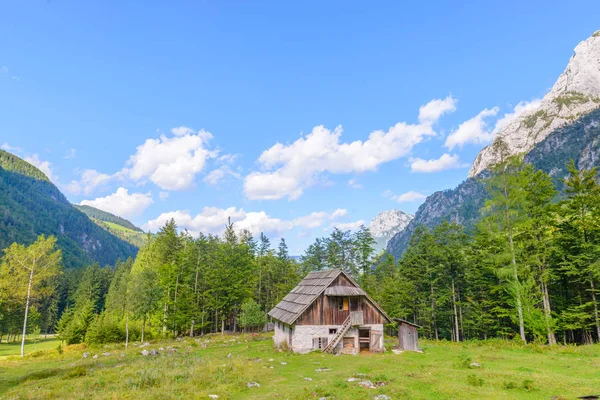 Dağ kabin Avrupa Alpleri'nde Robanov kot, Slovenya
