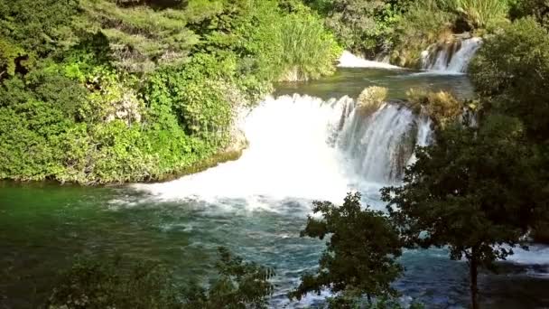 Vattenfallen krka, nationalpark, Dalmatien, Kroatien — Stockvideo