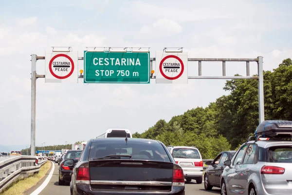 Engarrafamento durante a época de Verão na auto-estrada croata — Fotografia de Stock