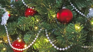 Noel dekorasyon Noel ağacı üzerinde kapat