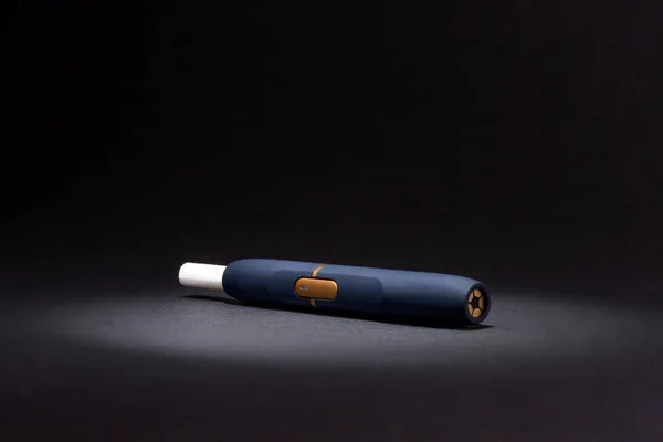 Los cigarrillos electrónicos más recientes, calefacción sistema de tabaco IQOS — Foto de Stock